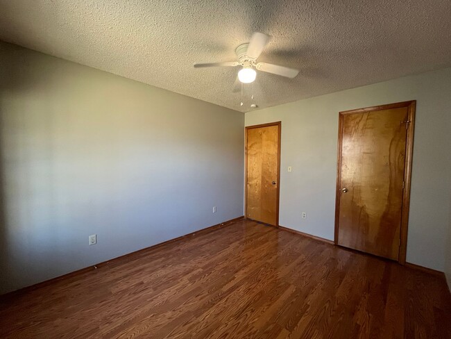 Building Photo - 1001 E Scott St