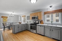 Building Photo - 131 Forest Hill Way