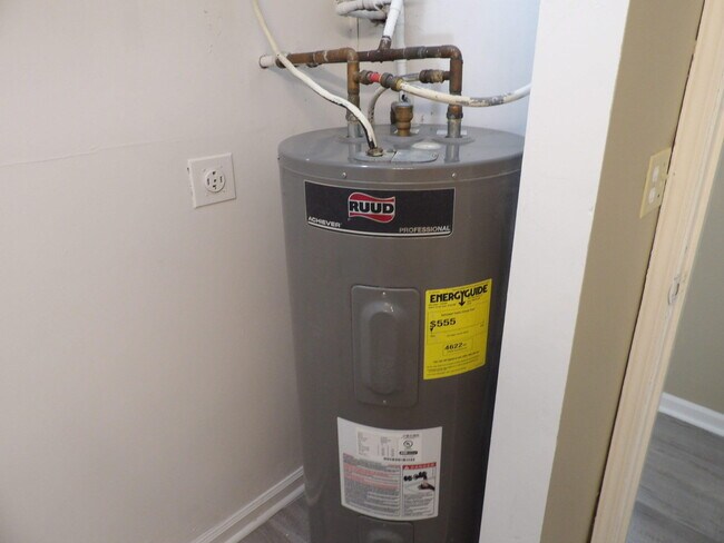 Building Photo - 140 Landings Dr