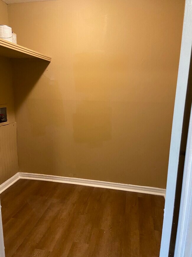 Laundry Room - 447 Burgundy Drive