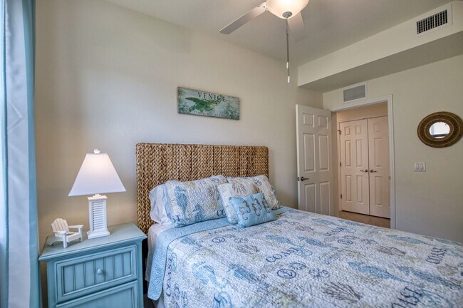 Building Photo - Seasonal Short-Term Coach Home 2-Bedrooms plus den, 2-Bath in Gran Paradiso!