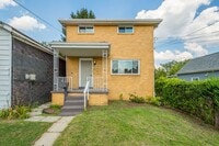 Building Photo - AVAILABLE AUGUST 1ST!! CHECK OUT THIS GORGEOUS 3 BEDROOM!