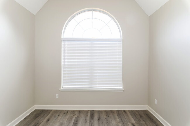 Building Photo - 8419 Pinnacle Dr