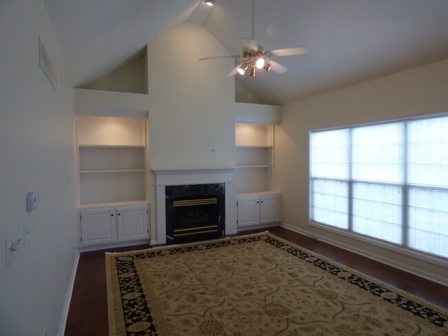 Building Photo - LOVELY HOME in Hamburg; Renovated, Garage, Many Upgrades!
