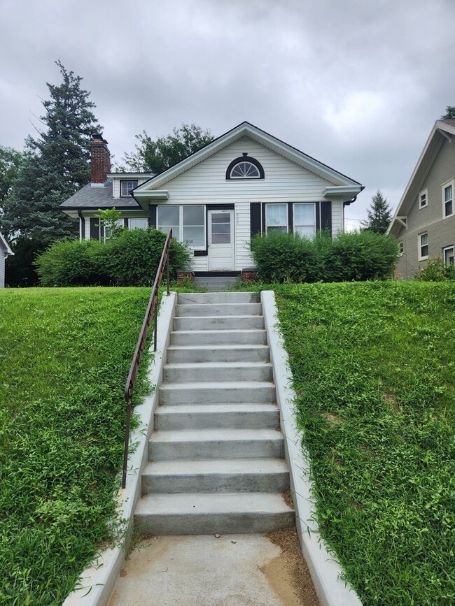 Primary Photo - Aksarben 3/2 newly remodeled!