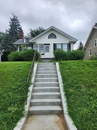 Building Photo - Aksarben 3/2 newly remodeled!