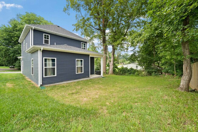 Building Photo - 443 Reynolds St