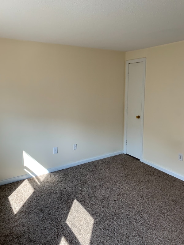 Building Photo - 107 University Ave