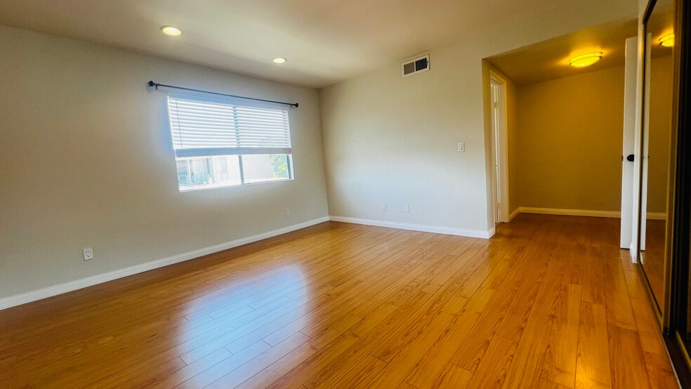 Main Bedroom - 336 N Louise St