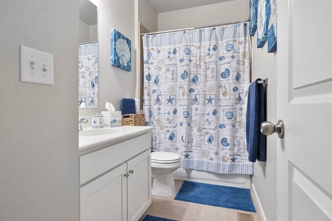 Building Photo - Gorgeous 5 Bed 3 Bath Home in North Loveland!