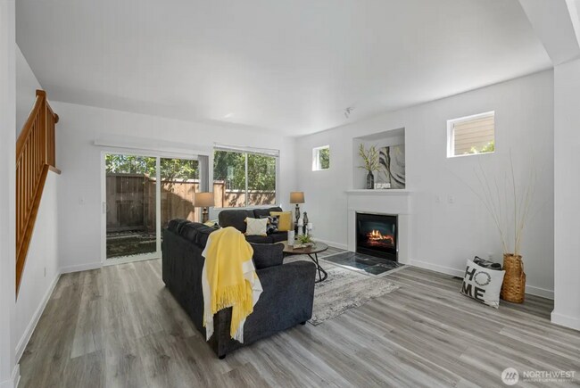 Building Photo - 4 Bed + Bonus Room, 2.5 Bath Home in Coyote Ridge w/ Park Access & Garage!