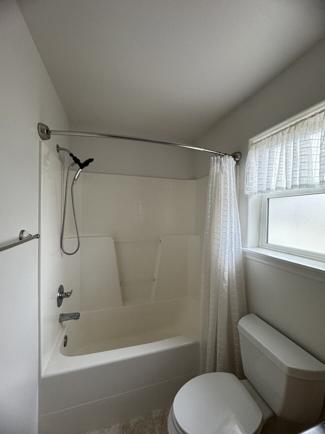 Building Photo - 1165 E 19th N St