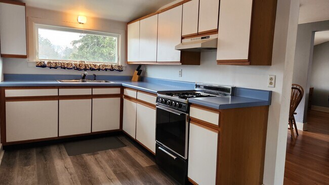 Building Photo - 228 S Church St