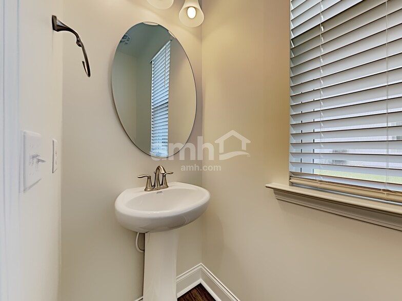 Building Photo - 157 Blackstone Dr