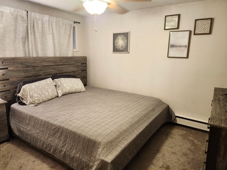Bedroom - 4935 Tyler St NE