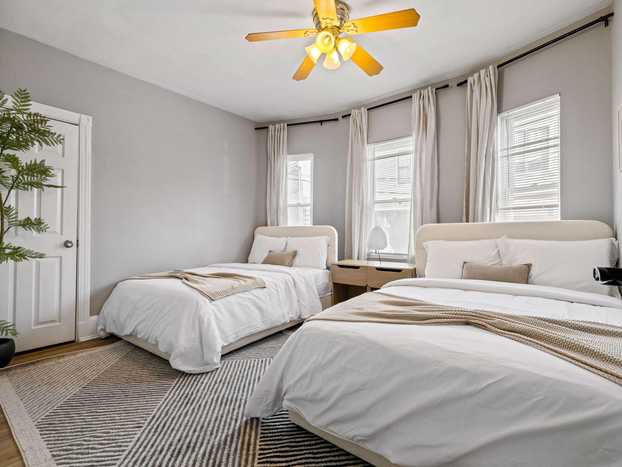 Building Photo - 168 School St