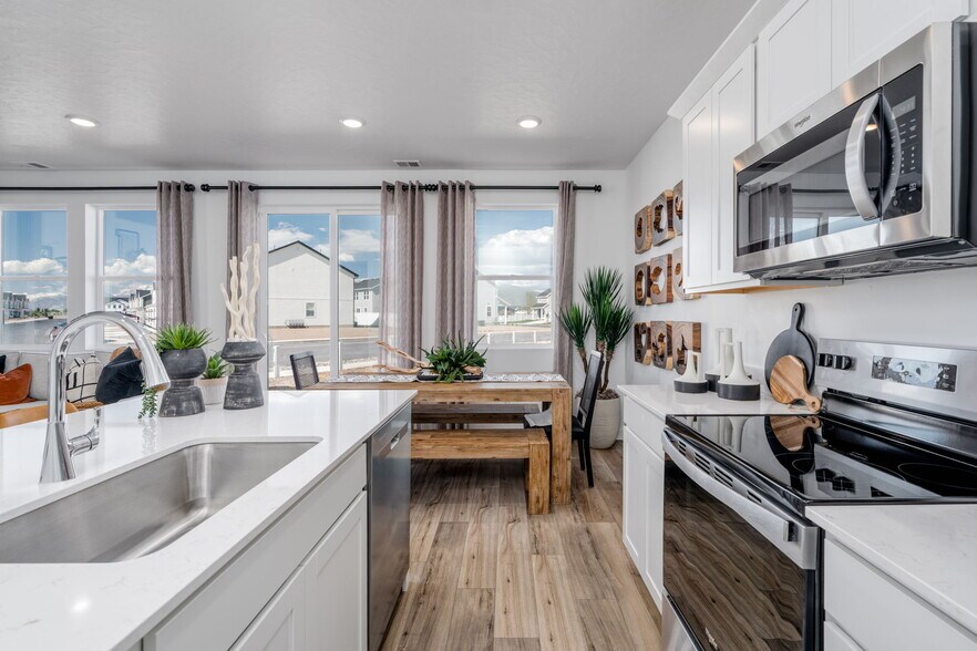 Building Photo - 1566 N Summer Spgs Cv