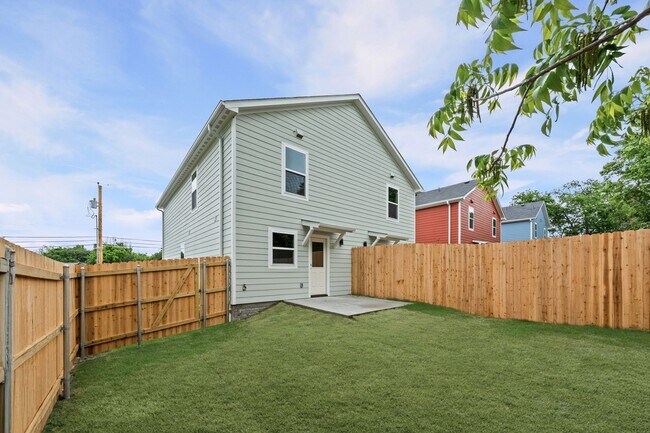 Building Photo - 706 S 28th St