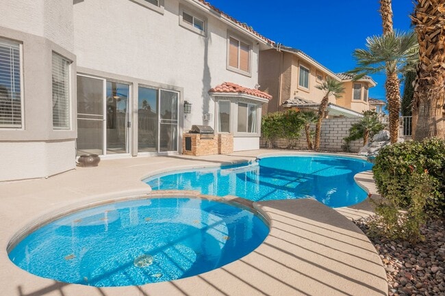 Building Photo - Luxury Home located in Henderson