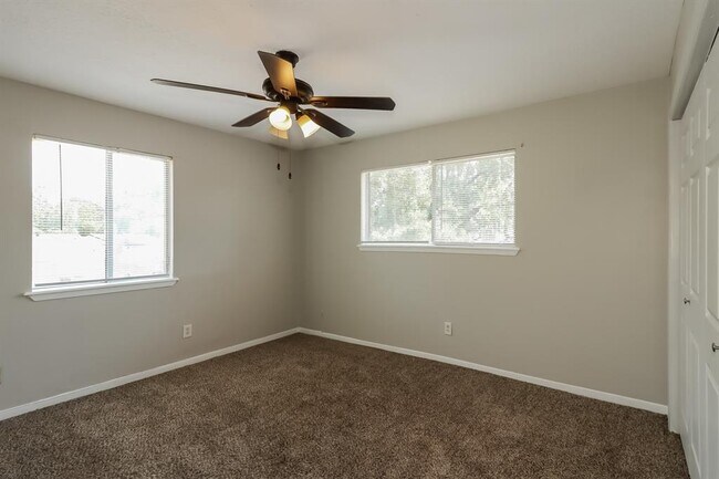 Building Photo - 24023 Spring Mill Ln