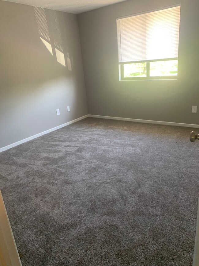 Bedroom - 475 W Mae Rose Ave