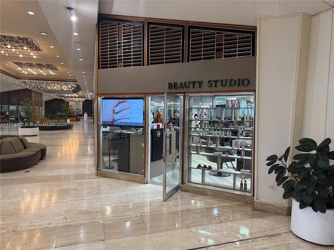 Building Photo - 801 Brickell Bay Dr