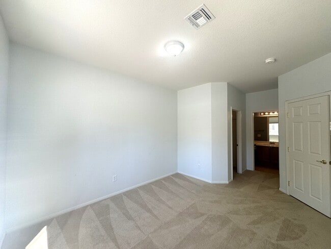 Building Photo - 9256 Blue Flax Pl