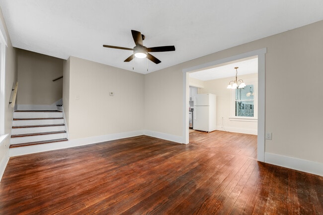 Building Photo - 911 Montrose Ave