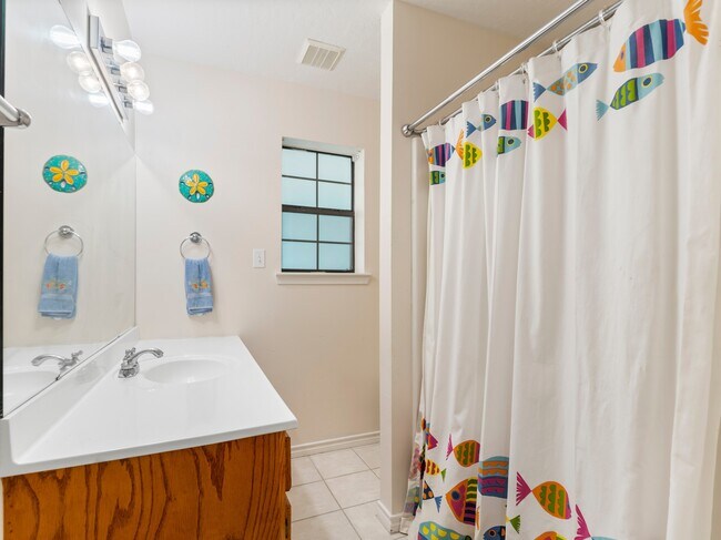 Building Photo - 779 Cr 257