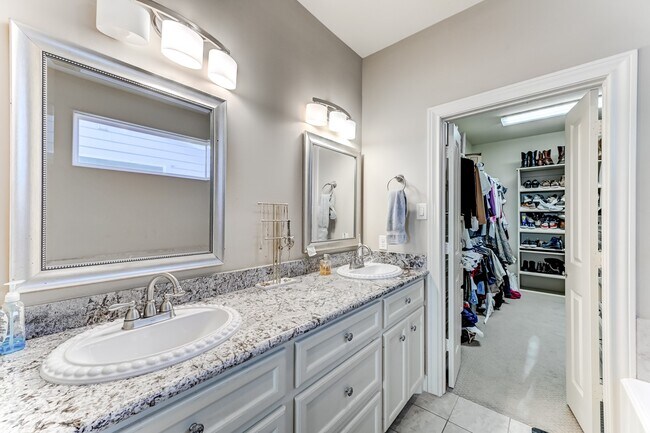 Building Photo - 1325 W 24th St