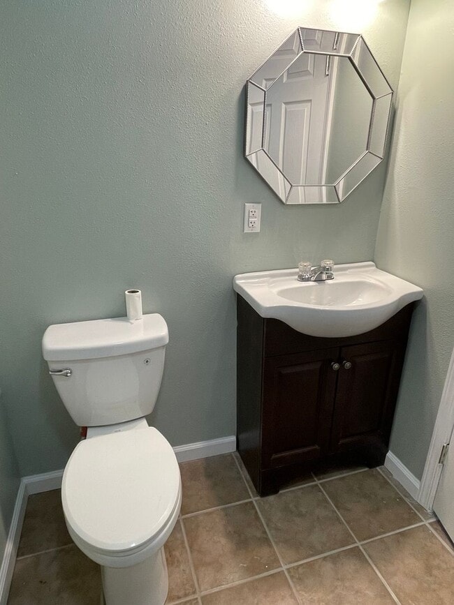 Building Photo - Cute 2/1 House in West Lampasas