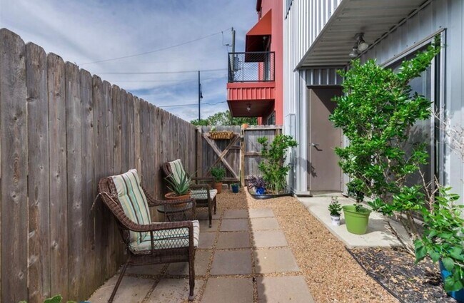 Building Photo - Immaculate 2-Story Urban Loft Townhome wit...