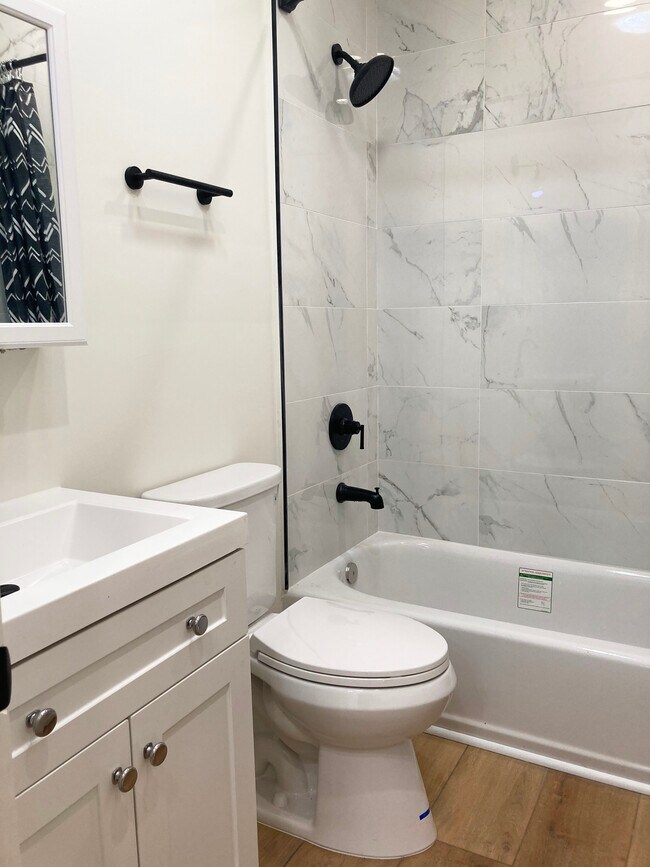 Building Photo - 3332 Thorpe Ave