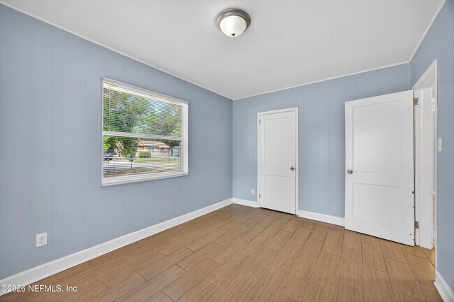 Building Photo - 2960 W 10th St