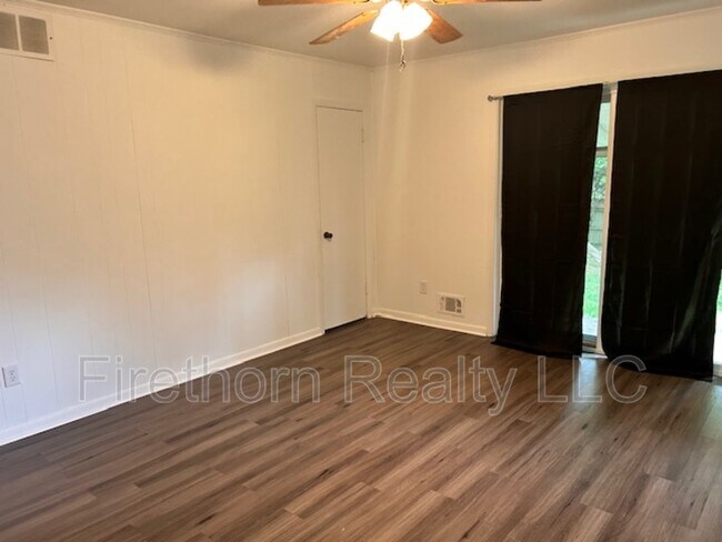 Building Photo - 2418 Sumac Dr