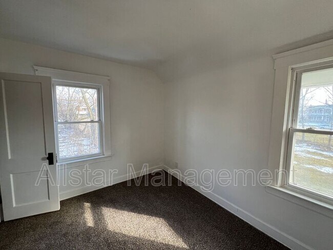 Building Photo - 3467 E 125th St