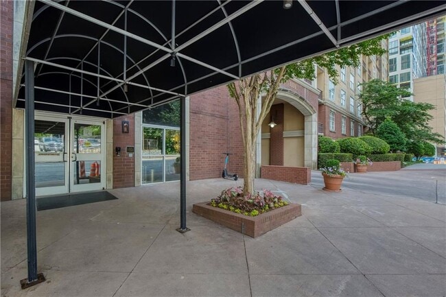 Building Photo - 1101 Juniper St NE