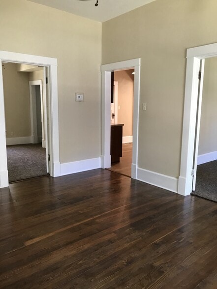 Dinning - 621 Bluemont Ave