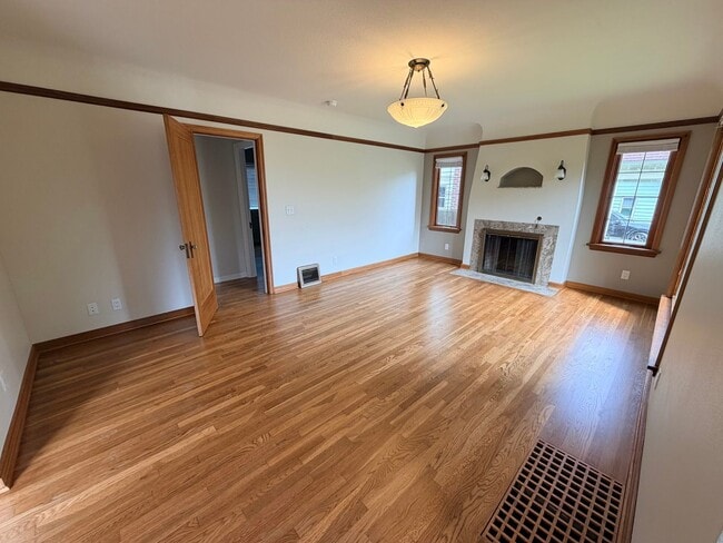 Building Photo - Newly Remodeled 3 bedroom/2 bath Craftsman in Kenton