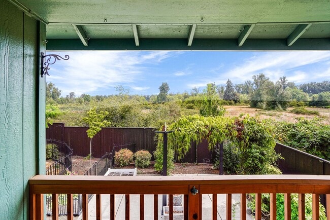 Building Photo - Beautiful 3 bed, 2 bath home in a quiet We...