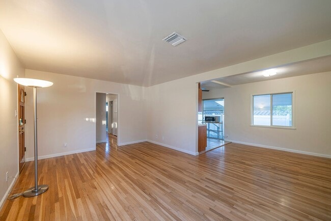 Building Photo - Charming Redondo Beach Home Rental!