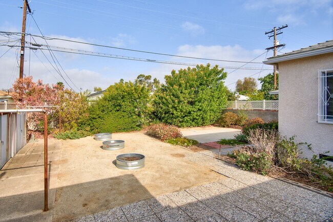 Building Photo - 3BR Home with Large Backyard Near SDSU