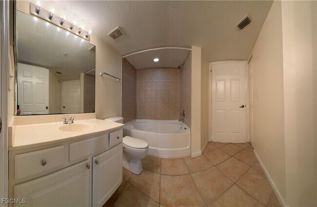 Building Photo - 4122 Residence Drive