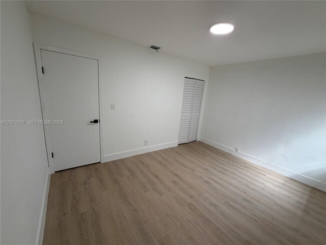 Building Photo - 1621 SW 11th Ct