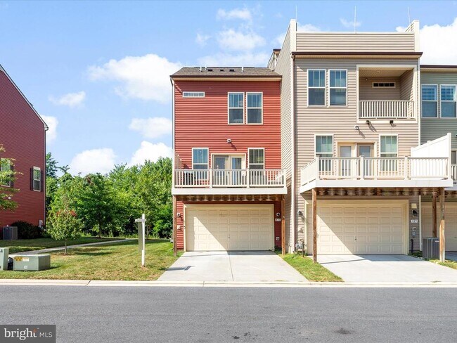 Building Photo - 831 Badger Ave