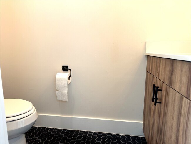 Building Photo - 5338 Donovan Gdns Ln