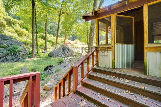 Building Photo - 1461 Palisades Rd