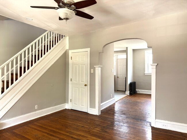 Building Photo - 1422 S Patton St