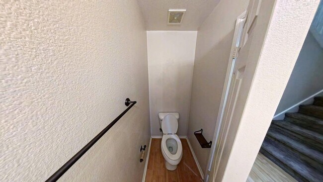 Building Photo - 1800 E Lakeshore Dr