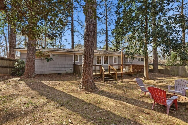 Building Photo - 2 Bedroom 2 Bath located in Northeast Jackson